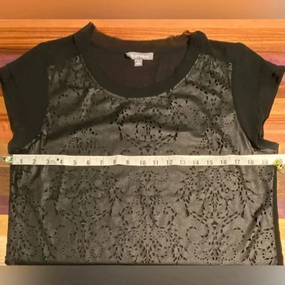 Tinley Road Black Laser-Cut Top with Sheer Back, size M - Picture 8 of 8